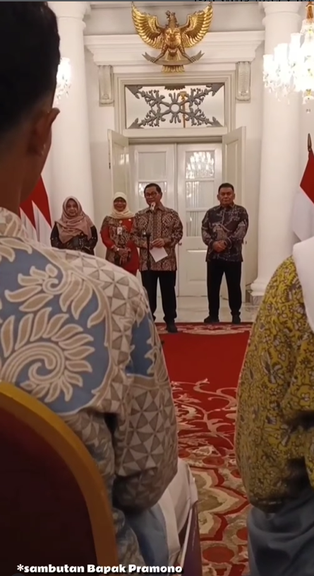 Pembagian tiket nonton Jakarta E-Prix 2025 untuk siswa berprestasi di Balai Kota bersama Gubernur DKI Jakarta